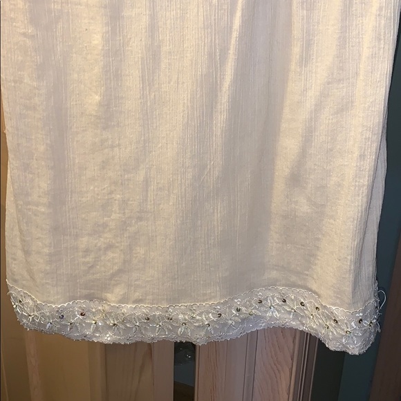 Beautiful beaded cream light flows dress - Picture 2 of 7